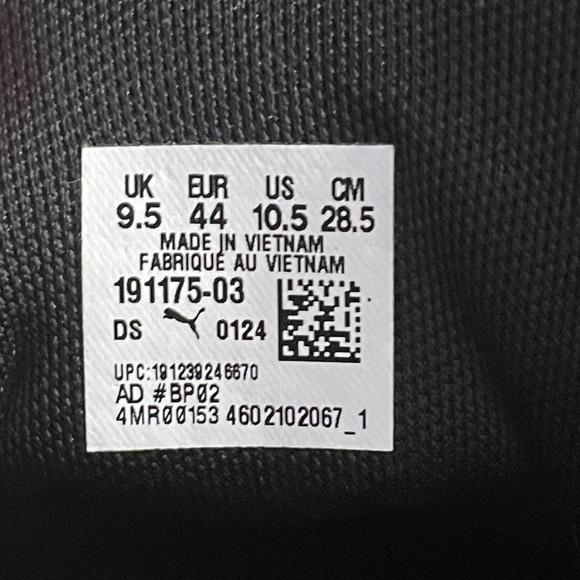 Puma size 9.5 Black - Picture 4 of 4